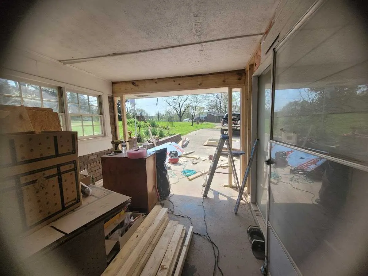 Air movers and dehumidifier for Water Mitigation Services in Bourbonnais